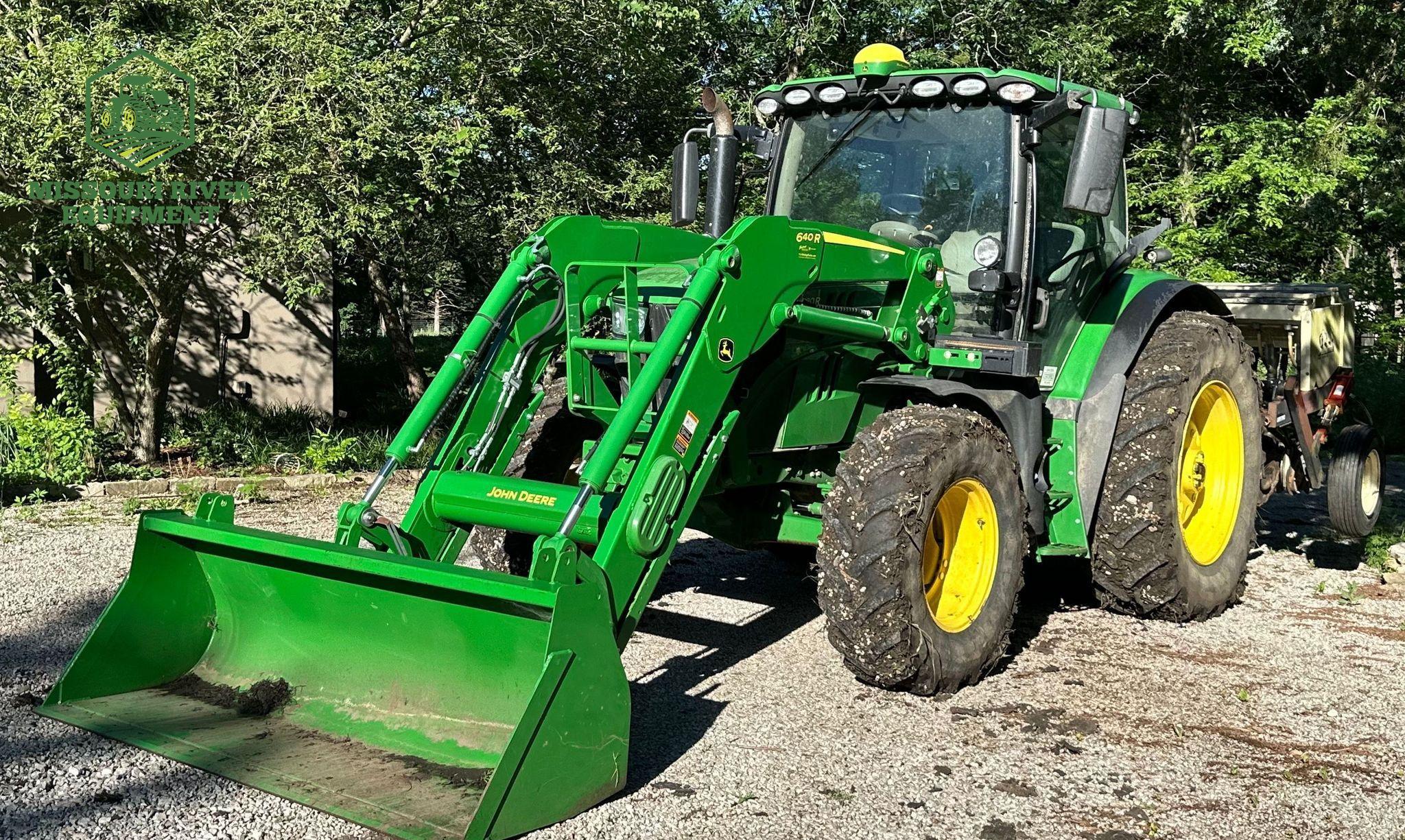 2016 John Deere 6130R MFWD
